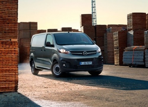 Фургон Opel Vivaro с «автоматом» стал доступен в России