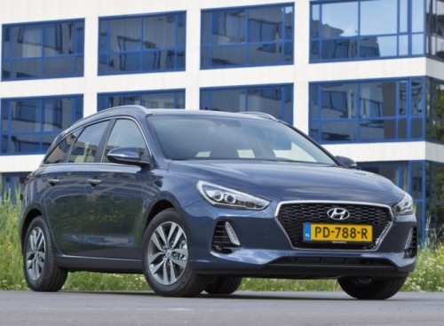 В России появились хэтчбеки и универсалы Hyundai i30