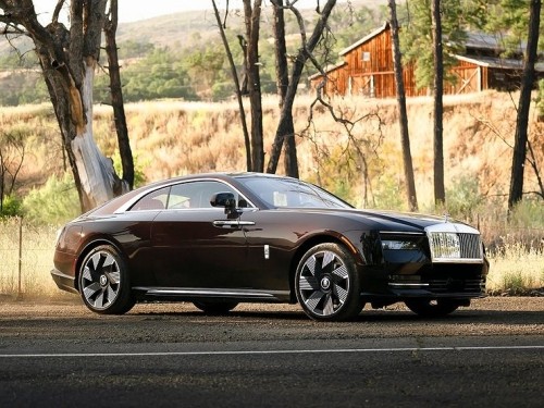 В России выставили на продажу первый серийный электрокар Rolls-Royce