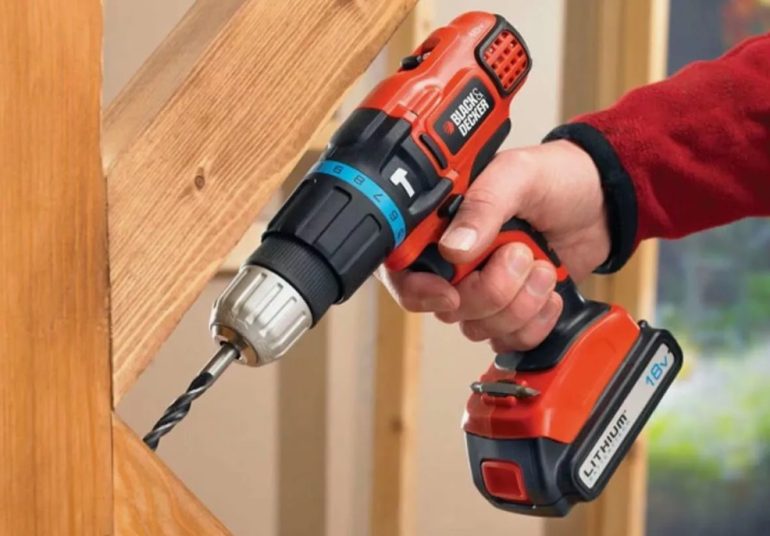 Как выбрать шуруповёрт для дома и дачи: 7 главных параметров