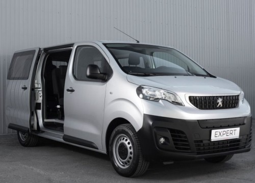 Peugeot Expert получил исполнения для перевозки людей с ограниченными возможностями