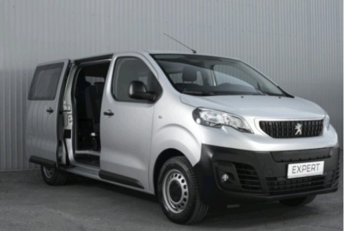 Peugeot Expert получил новые возможности для перевозки маломобильных пассажиров