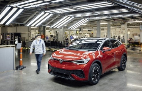 Volkswagen начал производство нового электрического купе-кроссовера ID.5